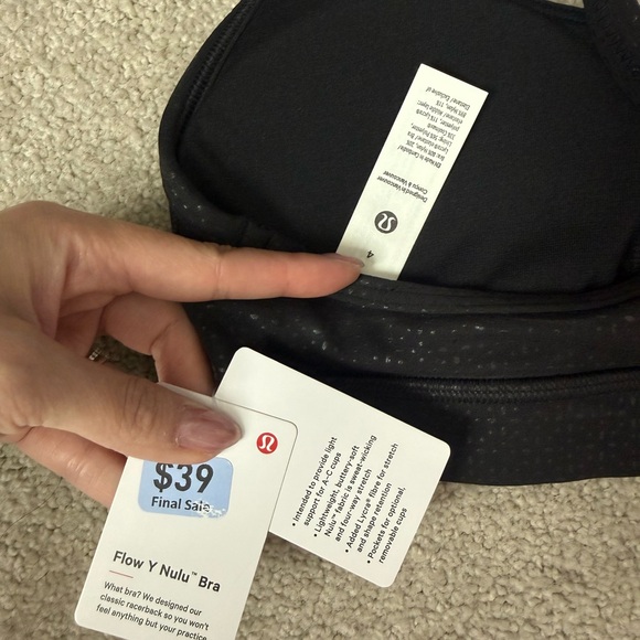 NWT Lululemon Flow Y Nulu Bra in black emboss sz 4 - Picture 3 of 3